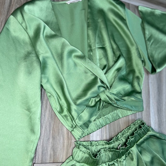Green Satin Set- M - Picture 2 of 5